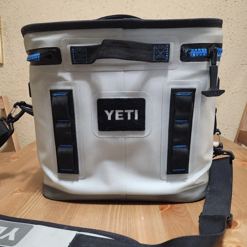 YETI Hopper Flip 12 Tahoe Blue/Grey - Picture 2 of 13